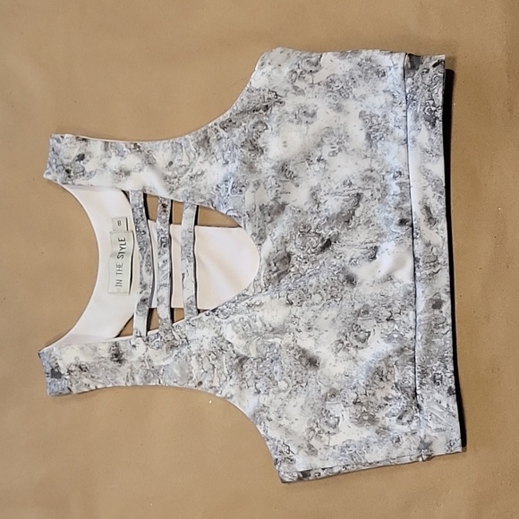 In The Style Size 8 Gray and White Marbled Sports Bra with Strappy Cutout - Picture 1 of 9